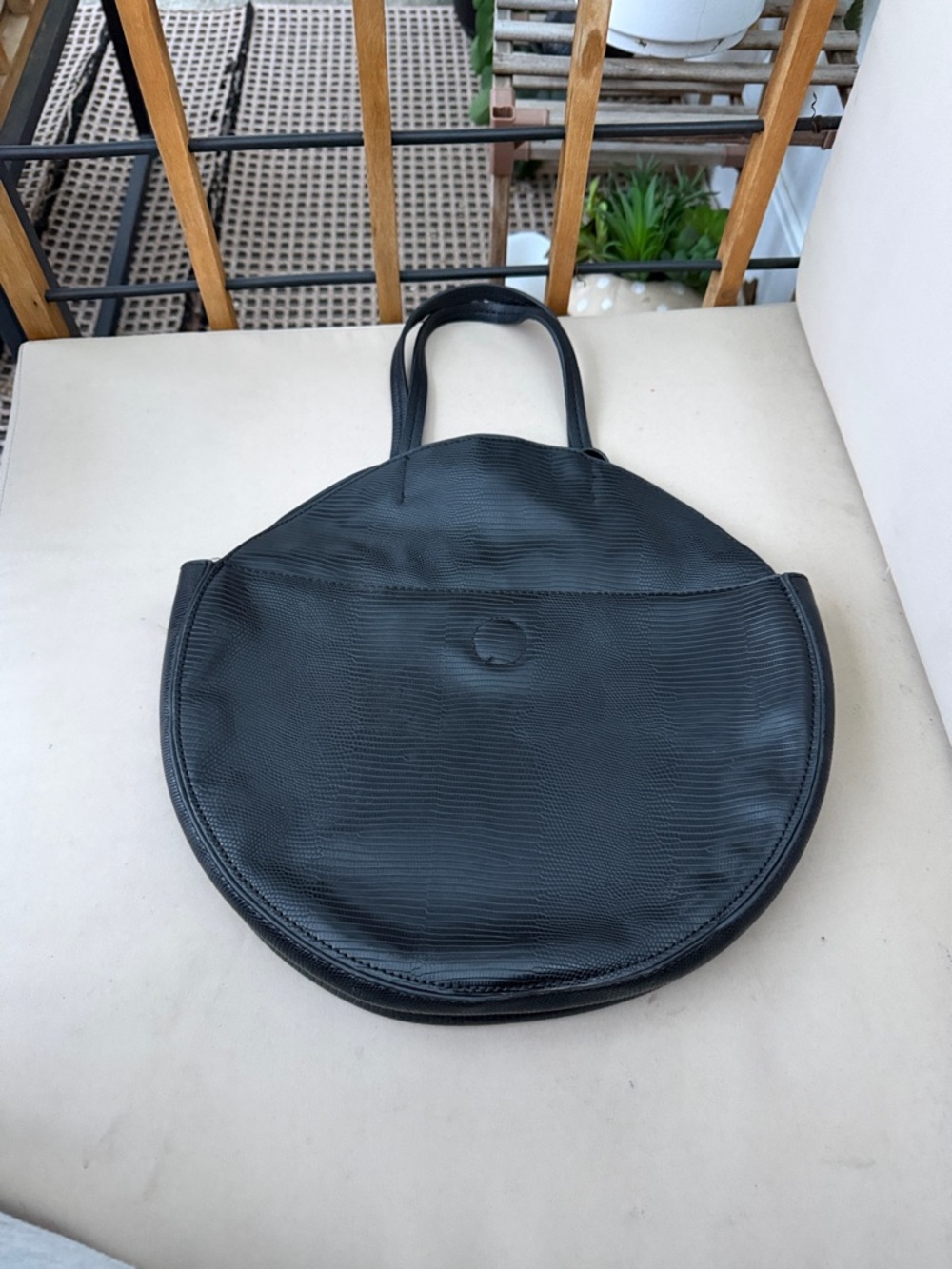 Black Round Croc Tote Bag - Classic Women's Handbag